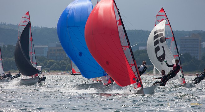 ESP (red kite) Llena/Mahiques lead - 29er European Championship 2012 © Robert Hajduk